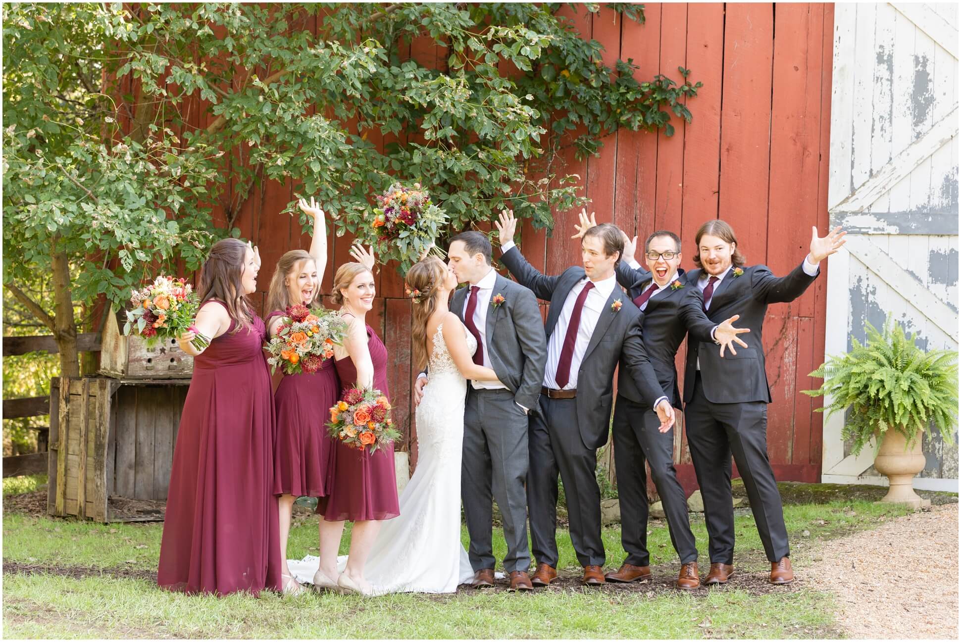 FULL BRIDAL PARTY IN FRONT OF THE BARN