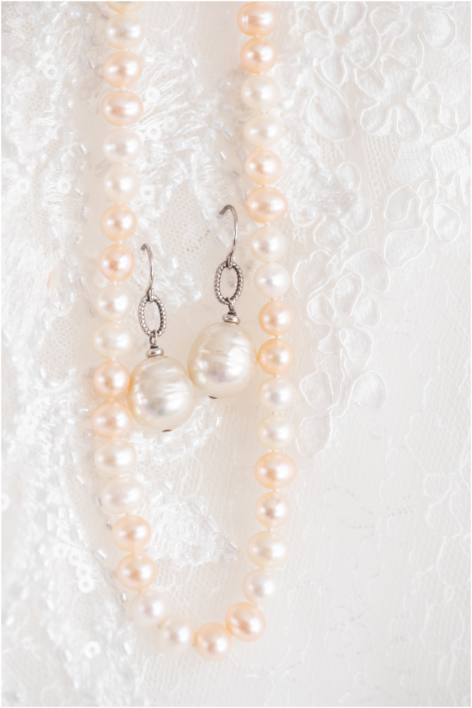 Pearl hanging earrings and pearl knecklace